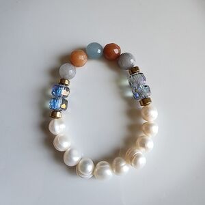 Elegant Pearl and Bead Bracelet